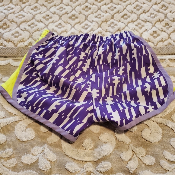 Nike Dri-fit lined running shorts with neon mesh - Picture 6 of 7